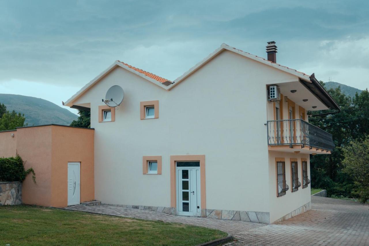 Holiday Home Rozic - Villa With Private Seasonal Heated Pool Mostar Bagian luar foto