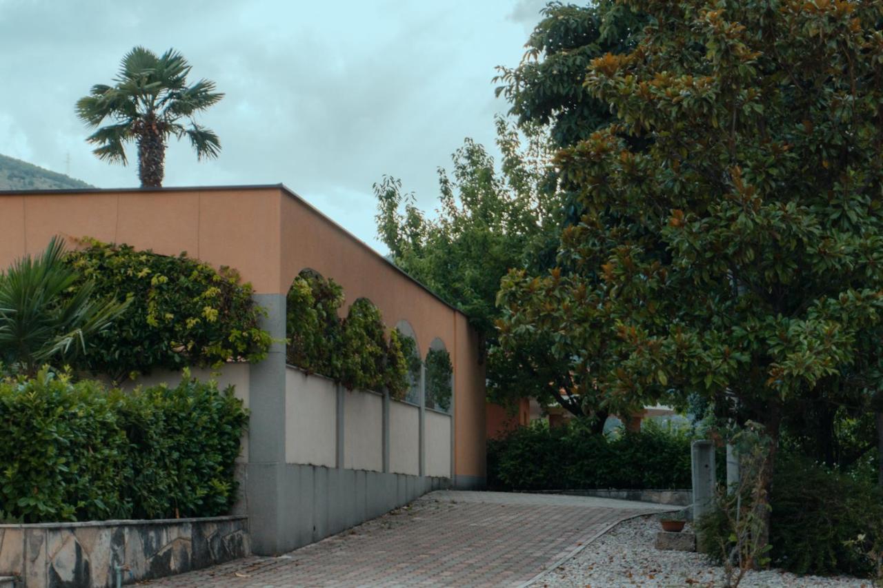 Holiday Home Rozic - Villa With Private Seasonal Heated Pool Mostar Bagian luar foto