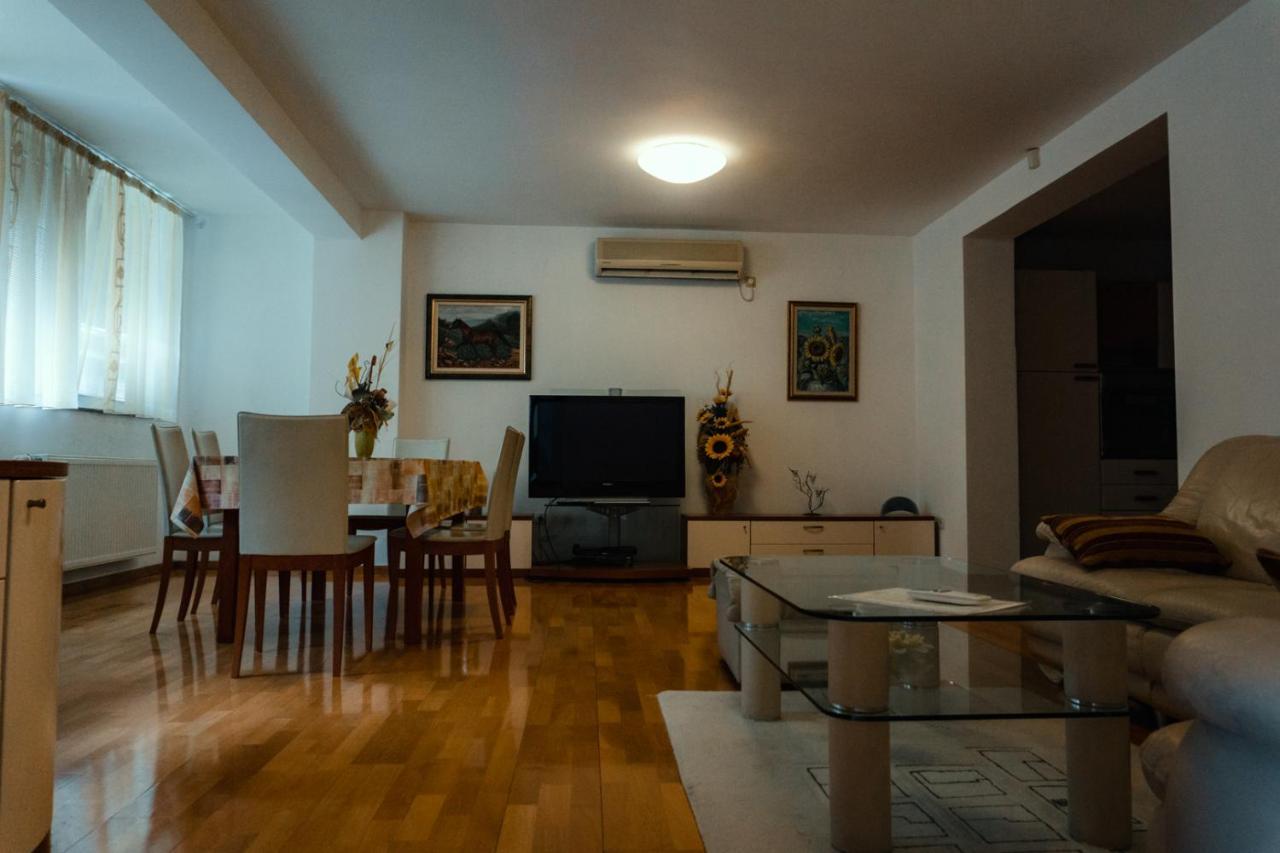 Holiday Home Rozic - Villa With Private Seasonal Heated Pool Mostar Bagian luar foto