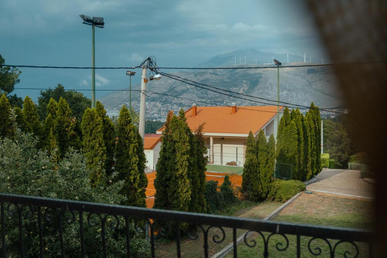 Holiday Home Rozic - Villa With Private Seasonal Heated Pool Mostar Bagian luar foto