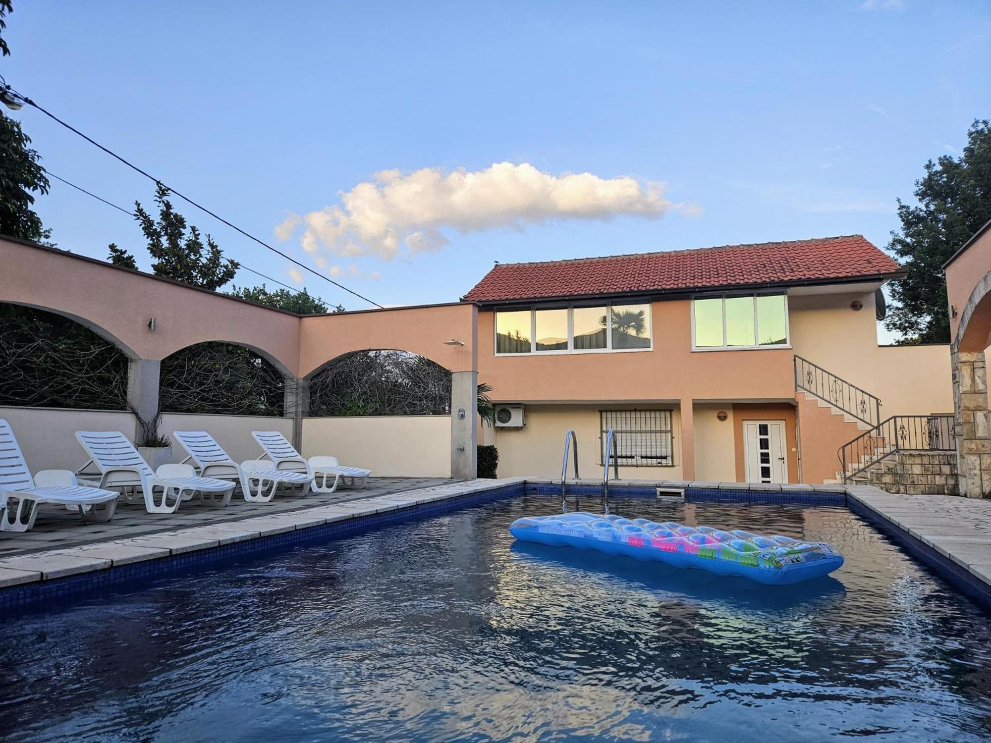 Holiday Home Rozic - Villa With Private Seasonal Heated Pool Mostar Bagian luar foto