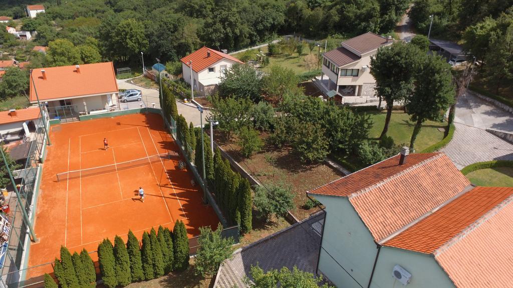 Holiday Home Rozic - Villa With Private Seasonal Heated Pool Mostar Bagian luar foto