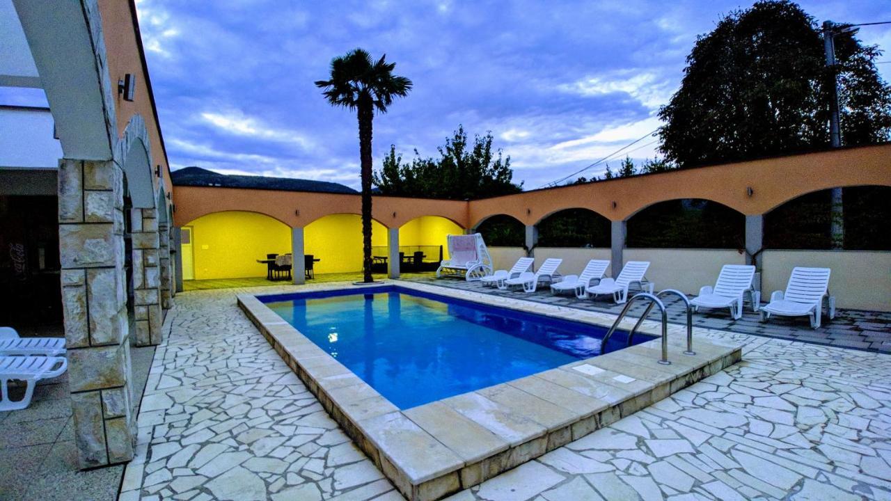 Holiday Home Rozic - Villa With Private Seasonal Heated Pool Mostar Bagian luar foto
